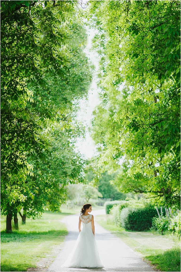 braut wird fotografiert