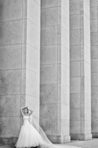 braut an mauer